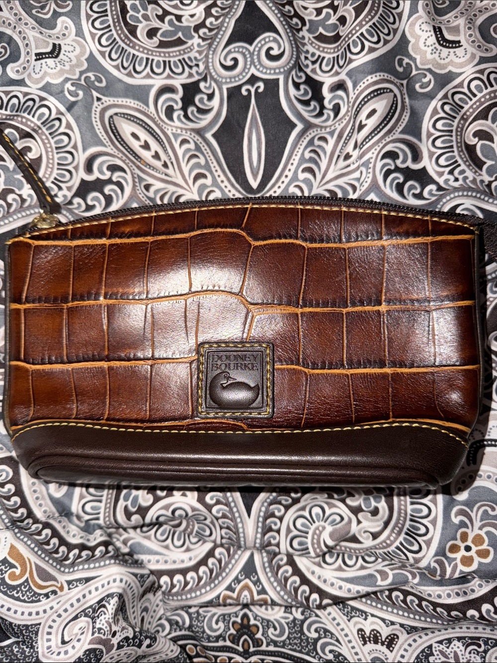Vintage Dooney & Bourke Croco Pouch🩷